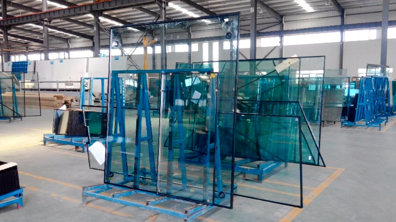 Returnable glass transport racks for logistics