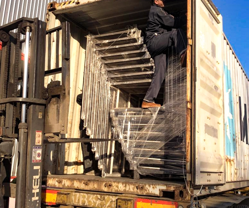 Collapsible glass racks for container optimization