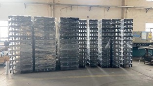 Close-up of the six-wheel configuration on the u boat trolley