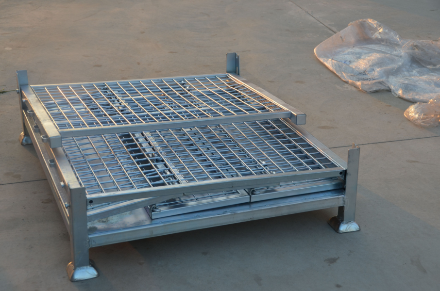 Folded collapsible cage pallet saving space