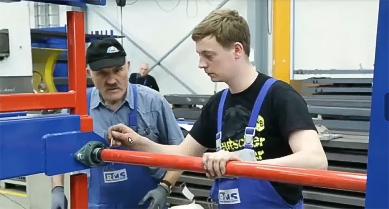 Floor mounted pipe cradle vs retractable rack