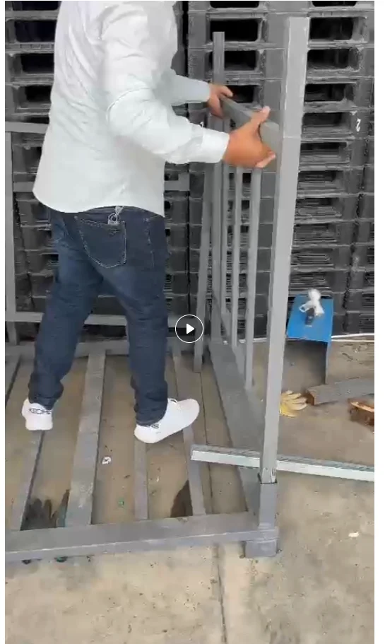 Scaffalature a pila configurate per corsia di stoccaggio bulk in magazzino
