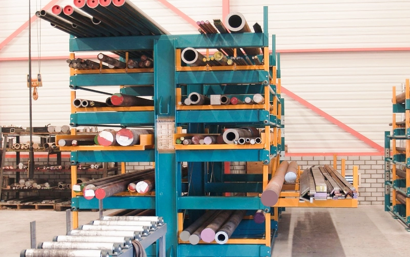 Telescopic cantilever rack arm extended on rollers with Q235 steel upright for long bar storage